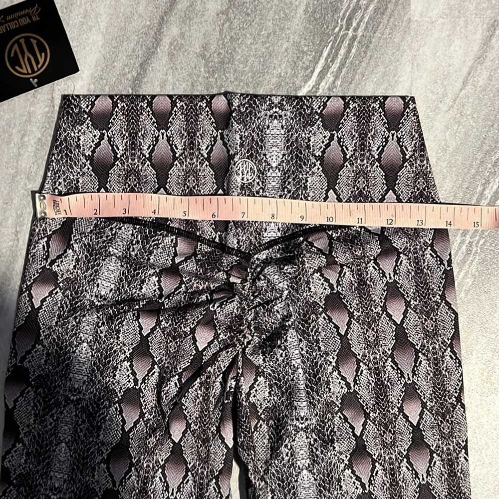 Til You Collapse Effortless Scrunch Leggings Purple Python Medium snake - Picture 13 of 14